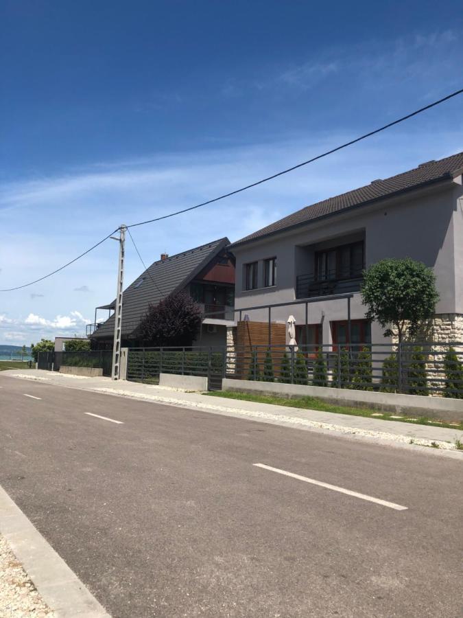 Hullam Apartman 발라톤엘 외부 사진